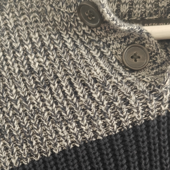 Banana Republic neck sweater, size M - Picture 2 of 3